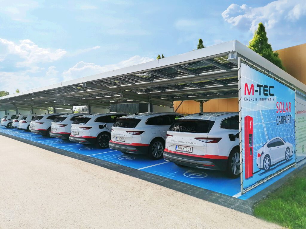 M-TEC Solarcarport mit 14 Stell- und Ladeplätzen