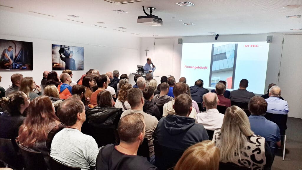 Starkes Interesse beim M-TEC Bauinfo-Abend, Nachhaltig bauen. Vernetzt denken. Zukunft gestalten.