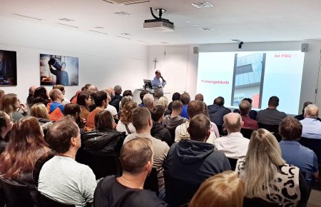 Starkes Interesse beim M-TEC Bauinfo-Abend, Nachhaltig bauen. Vernetzt denken. Zukunft gestalten.